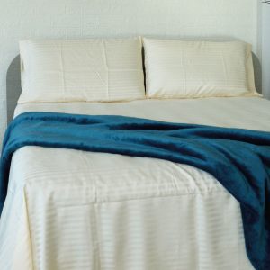 Lenzuola matrimoniali classic beige ambientato